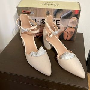 Fisace pointed toe off white/cream low heeled pumps size 6 NIB